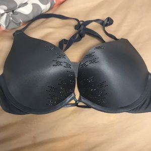 Victoria’s Secret bombshell plunge bra